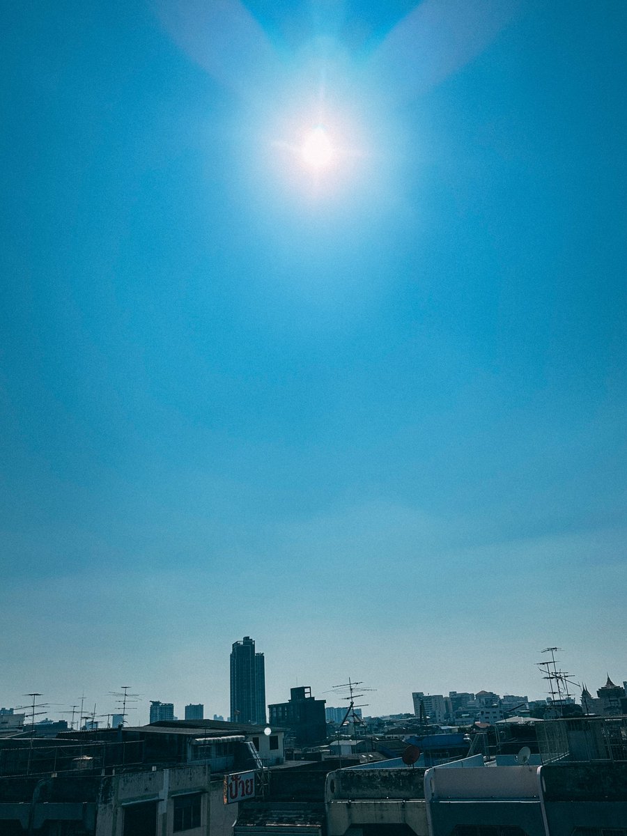 ทำไมคนแก่ชอบบอกว่า
“เห็นแดดแล้วอยากซักผ้า”
บ่าย 3 ลองซักผ้าแล้วเอาไปตาก
เหมือนซ้อมตายเลยอ่ะ