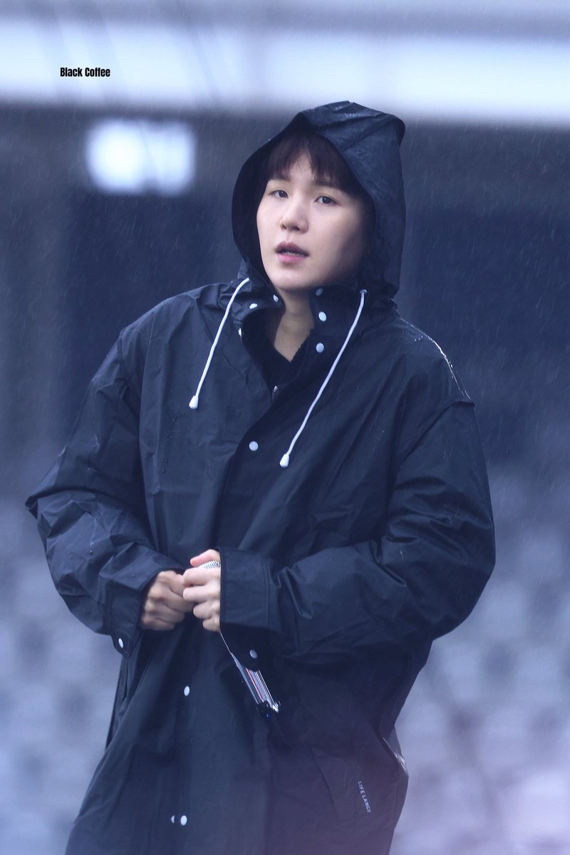 blackcoffee0613's tweet photo. 260409 사운드 체크

#SUGA #윤기 #슈가 
#BTS #방탄소년단 https://t.co/EOV9Zc4NaV