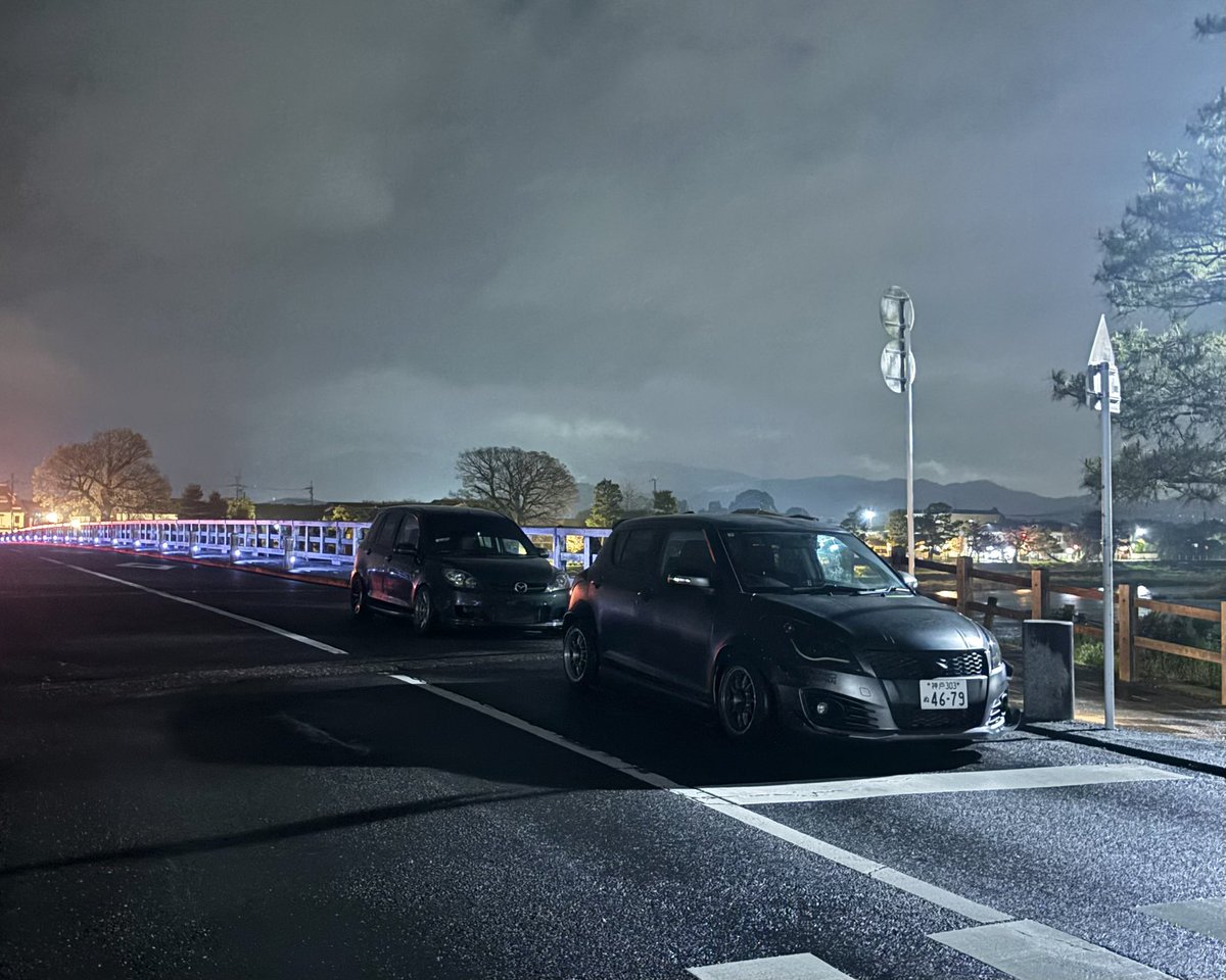 yyy_3232's tweet photo. 最近2台の写真多め📷🚗
スイフトもデミオも黒すぎて全然綺麗に写らんけど🥲 https://t.co/RKCxT8uwe4