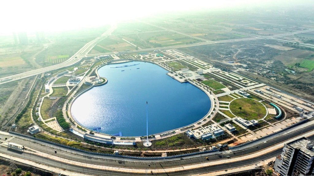 india_plus_'s tweet photo. Gujarat stands out as the only state in India to develop every kind of waterfront:

Riverfront (Pic 1)
Lakefront (Pic 2)
Seafront (Pic 3)
Canalfront (Pic 4)

A true model of diverse and visionary urban development. https://t.co/59PWGo7OrQ