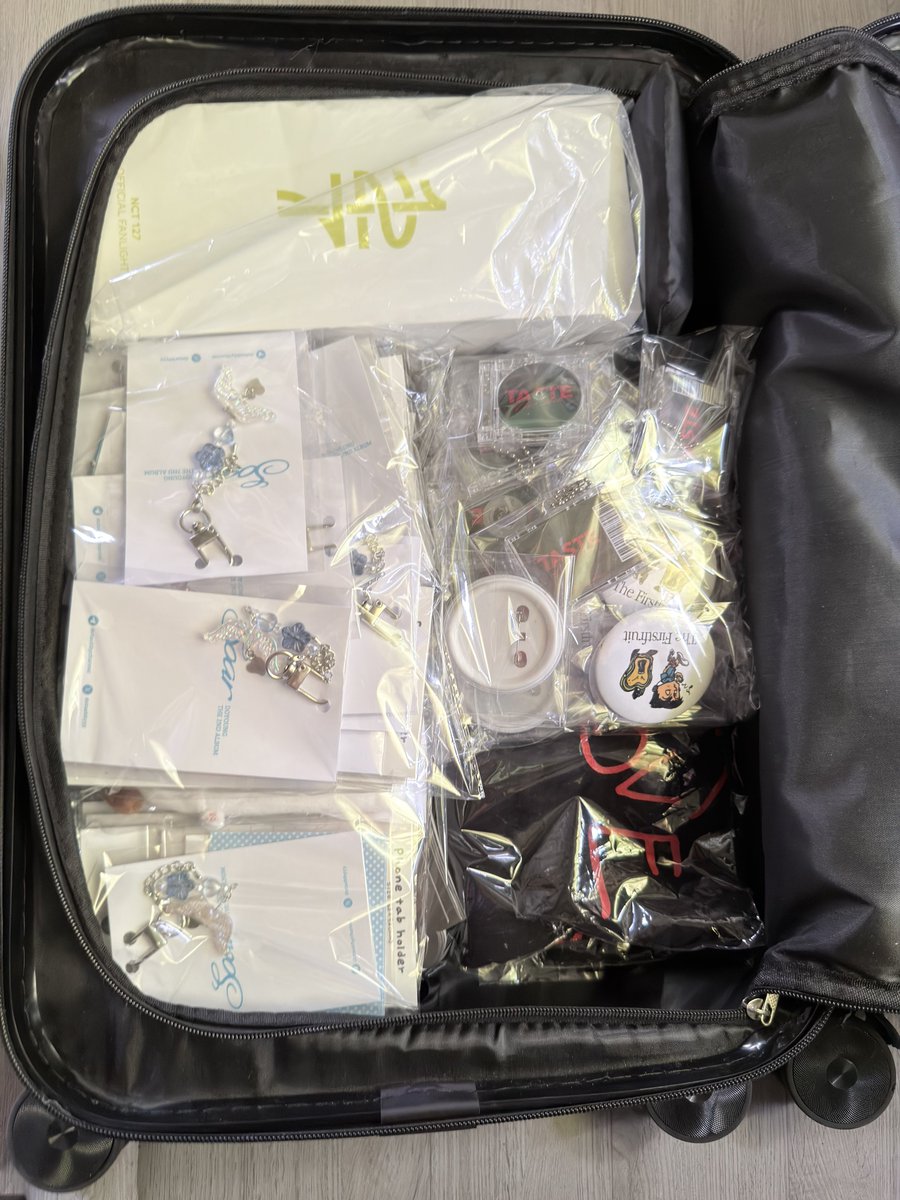 thia | military wife era🪽 tweet media