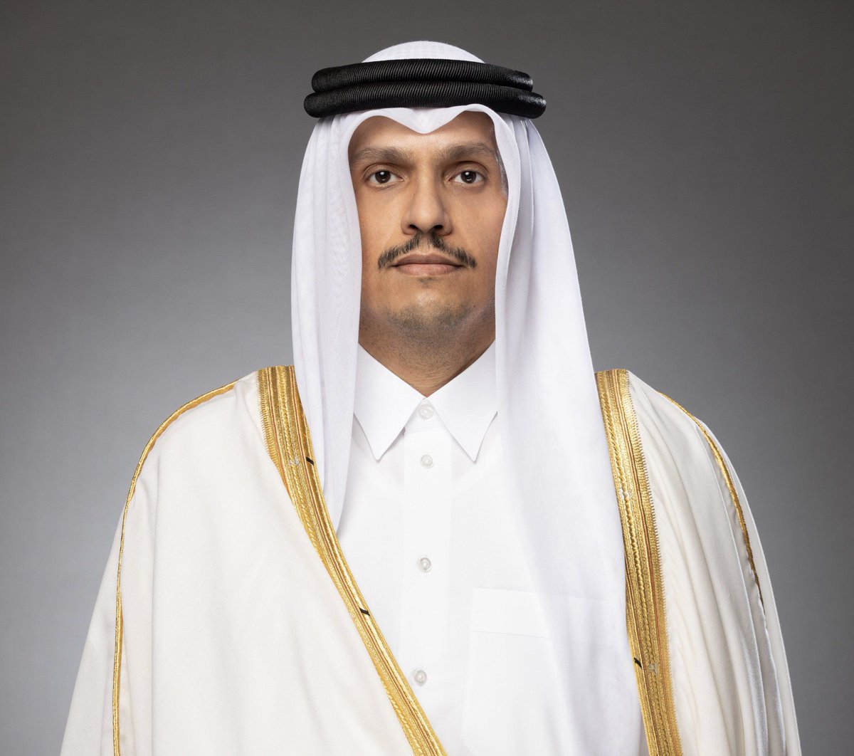 MofaQatar_AR's tweet photo. رئيس مجلس الوزراء وزير الخارجية @MBA_AlThani_ يتلقى اتصالا هاتفيا من وزير خارجية البرتغال 

الدوحة | 9 أبريل 2026

تلقى معالي الشيخ محمد بن عبدالرحمن بن جاسم آل ثاني، رئيس مجلس الوزراء وزير الخارجية، اتصالا هاتفيا، من سعادة السيد باولو رانجيل، وزير الخارجية بجمهورية البرتغال.

جرى خلال الاتصال، استعراض آخر التطورات في المنطقة على ضوء إعلان وقف إطلاق النار بين الولايات المتحدة الأمريكية والجمهورية الإسلامية الإيرانية، بالإضافة إلى عدد من الموضوعات ذات الاهتمام المشترك.

وجدد معالي رئيس مجلس الوزراء وزير الخارجية، خلال الاتصال، ترحيب دولة قطر بإعلان وقف إطلاق النار، وتأكيدها ضرورة البناء عليه بشكل عاجل لمنع اتساع رقعة التوتر في المنطقة.

وشدد معاليه، على أهمية ضمان أمن الممرات البحرية وحرية الملاحة والتجارة الدولية وفقاً لقواعد القانون الدولي، بما يسهم في الحفاظ على استقرار المنطقة وسلاسل الإمداد العالمية.

#الخارجية_القطرية