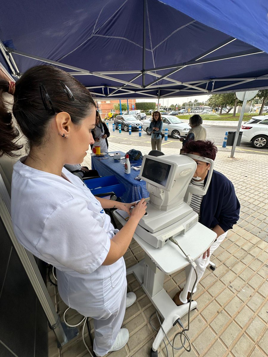 ClinicasQvision's tweet photo. #DíaMundialdelaSalud
La #DMAE y el #Glaucoma son las principales causas de pérdida de visión irreversible en mayores de 50 años.
Factores como el tabaco, el abuso de alcohol, la exposición solar sin protección y una mala alimentación aumentan el riesgo. https://t.co/S9pKrVX8Tz