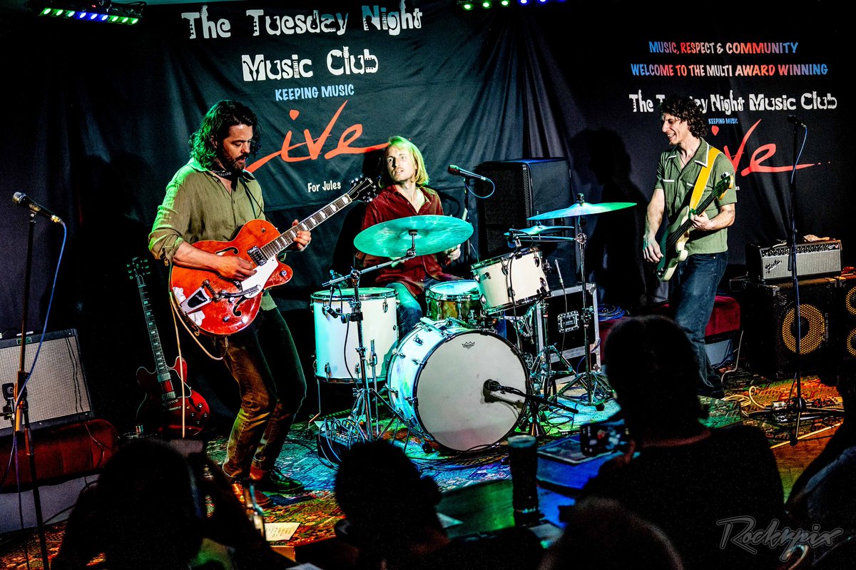 WRINKLYCLUB's tweet photo. https://t.co/I08pgnJpWY @TrueStrays @CKandBroadcast @The_TNMC #PICS @RichardDunning #THEZACSCHULZEGANG @Peter_Noble @degreedmusic @FrontiersMusic1 @TheFodsBand #MUDSLINGER @ItsGrahamParker #SUMOFSEVEN @InverseRecords #TRACKSOFTHEDAY @ZachMoonshine @JungleRotBand #PODCASTOFTHEDAY https://t.co/YtXvFA5H5k