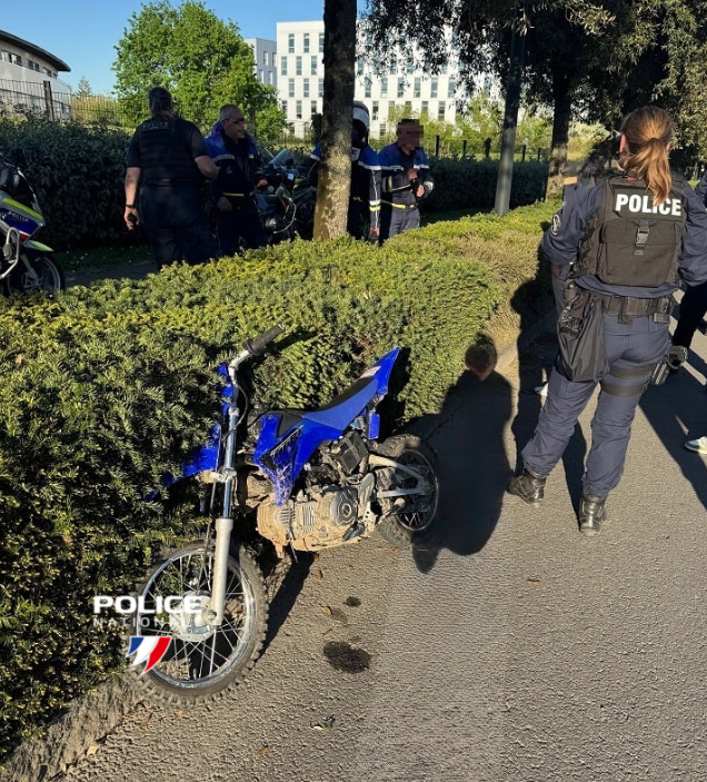 PoliceNat44's tweet image. #ContreLesRodéosUrbains | Hier, nos policiers étaient déployés dans les quartiers de #Nantes et #SaintHerblain avec l'appui de l'unité motocycliste pour contrôler les usagers à deux-roues dont les comportements compromettent la sécurité et la tranquillité des riverains.