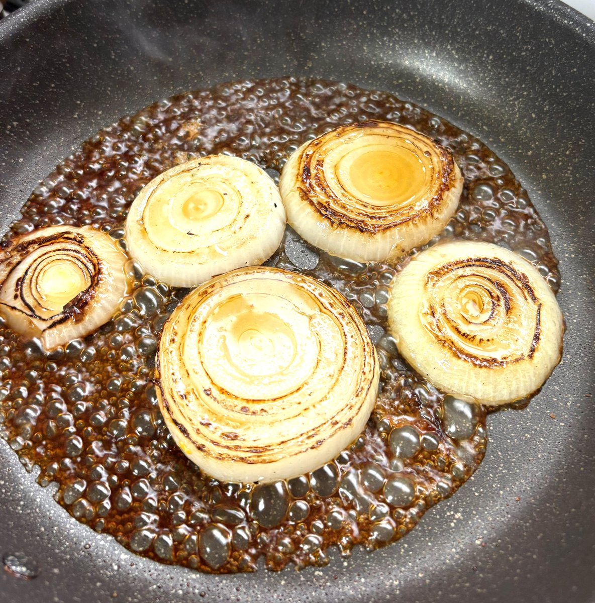 やすけん tweet media