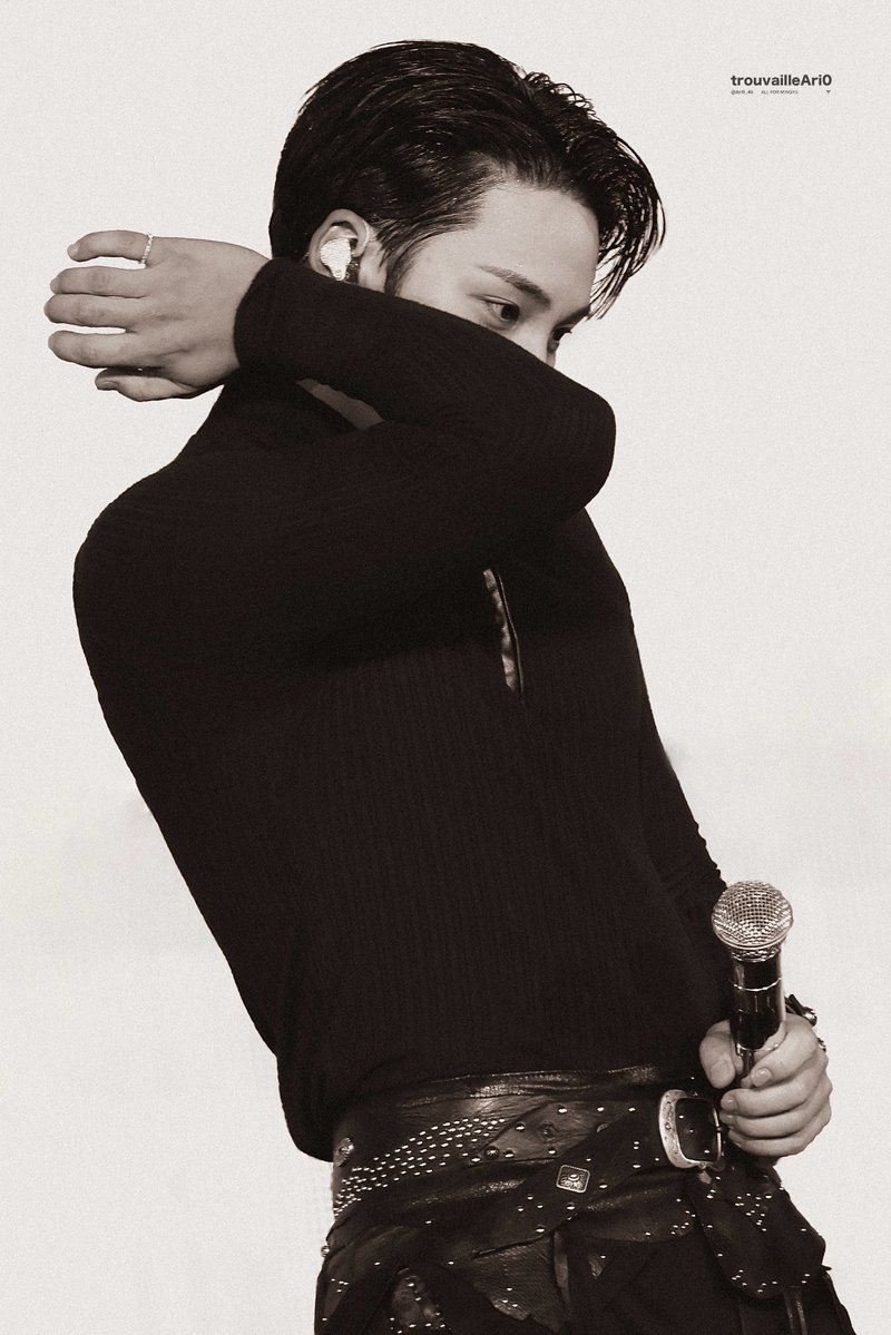 trouvailleAri0 tweet media