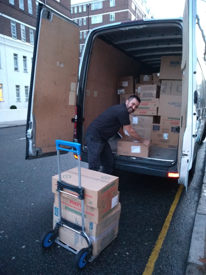 CafeCLtd's tweet image. A big HONK to our fantastic drivers, delivering #compostable &amp;amp; #recyclable #coffee &amp;amp; #food2go #packaging to caterers, coffee shops &amp;amp; bakeries all over the UK 😍