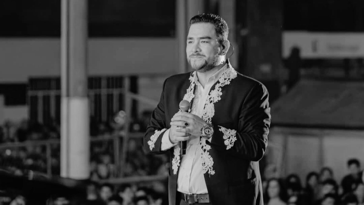 Joshua_z_q's tweet photo. Paul Flores “El Ruso”, asesinado por la extorsión que Fuerza Popular respalda y blinda.
Pero ahí ves a Armonía 10, en el cierre de campaña de la responsable política de que su compañero muriera. https://t.co/045bn57zZx