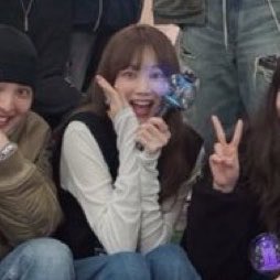 ggugis's tweet photo. MY BABY GOT AN ARMYBOMB SHES JUST LIKE MEEE https://t.co/4WBwFcISs6