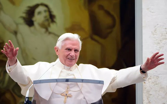 “La donna viene spesso convinta (a volte dagli stessi medici) che l'aborto rappresenta non solo una scelta moralmente lecita, ma persino un doveroso atto 'terapeutico' per evitare sofferenze al bambino e alla sua famiglia.

I medici non possono venire meno al grave compito di
