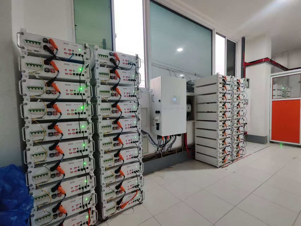 5000B Uhome batteries(100kwh and 200kwh) work with Solis high voltage inverter.