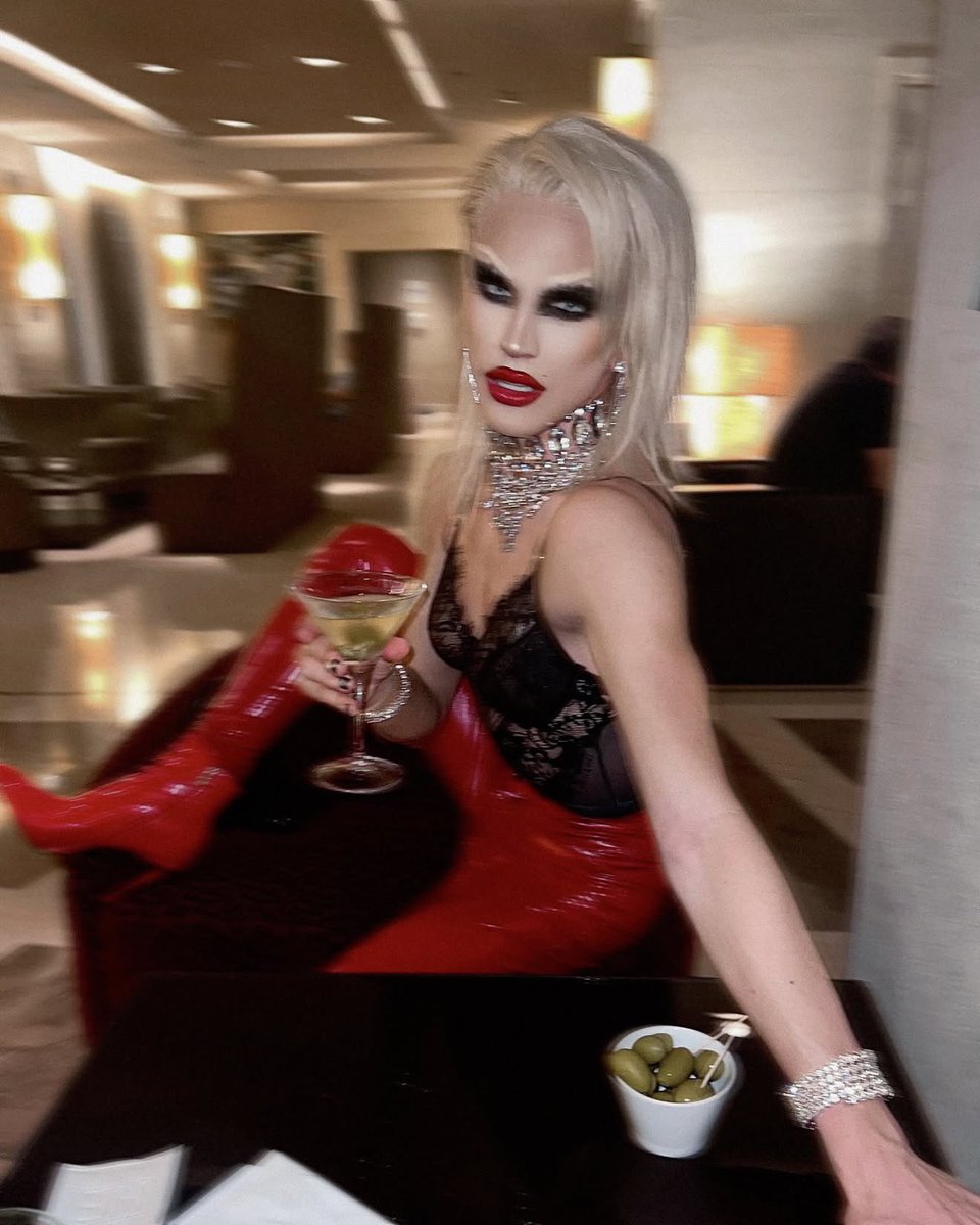 walkdatduck's tweet photo. thinking heavily about aquaria this morning. https://t.co/715n58Mrbo