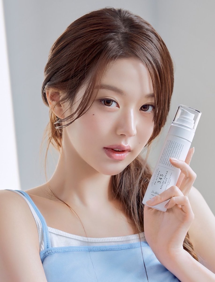 bubbletstores's tweet photo. 💘พร้อมส่ง Dr.Althea 345 Relief Cream Mist 60ml

มอยส์ 345 มาในรูปแบบสเปรย์ 2 ชั้น ผสานความสดชื่นจากเอสเซนส์และความเข้มข้นของครีมบำรุง เติมน้ำให้ผิวทันที ให้ผิวดูอิ่มน้ำ พร้อมปลอบประโลมผิว ลดการระคายเคือง

🧺250฿
Exp.2029 https://t.co/c3CcdnnMY9