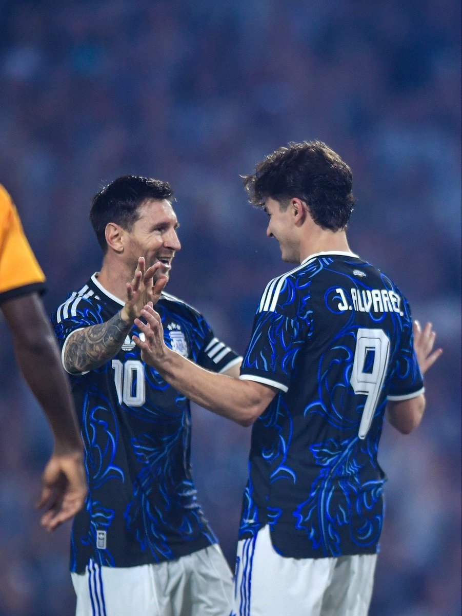 aitana ♡ tweet media