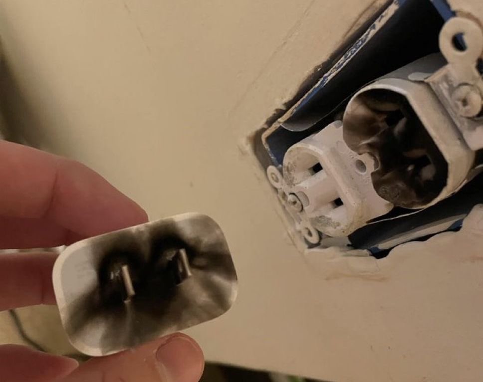 exknighttx's tweet image. charger proof for billing 🍃