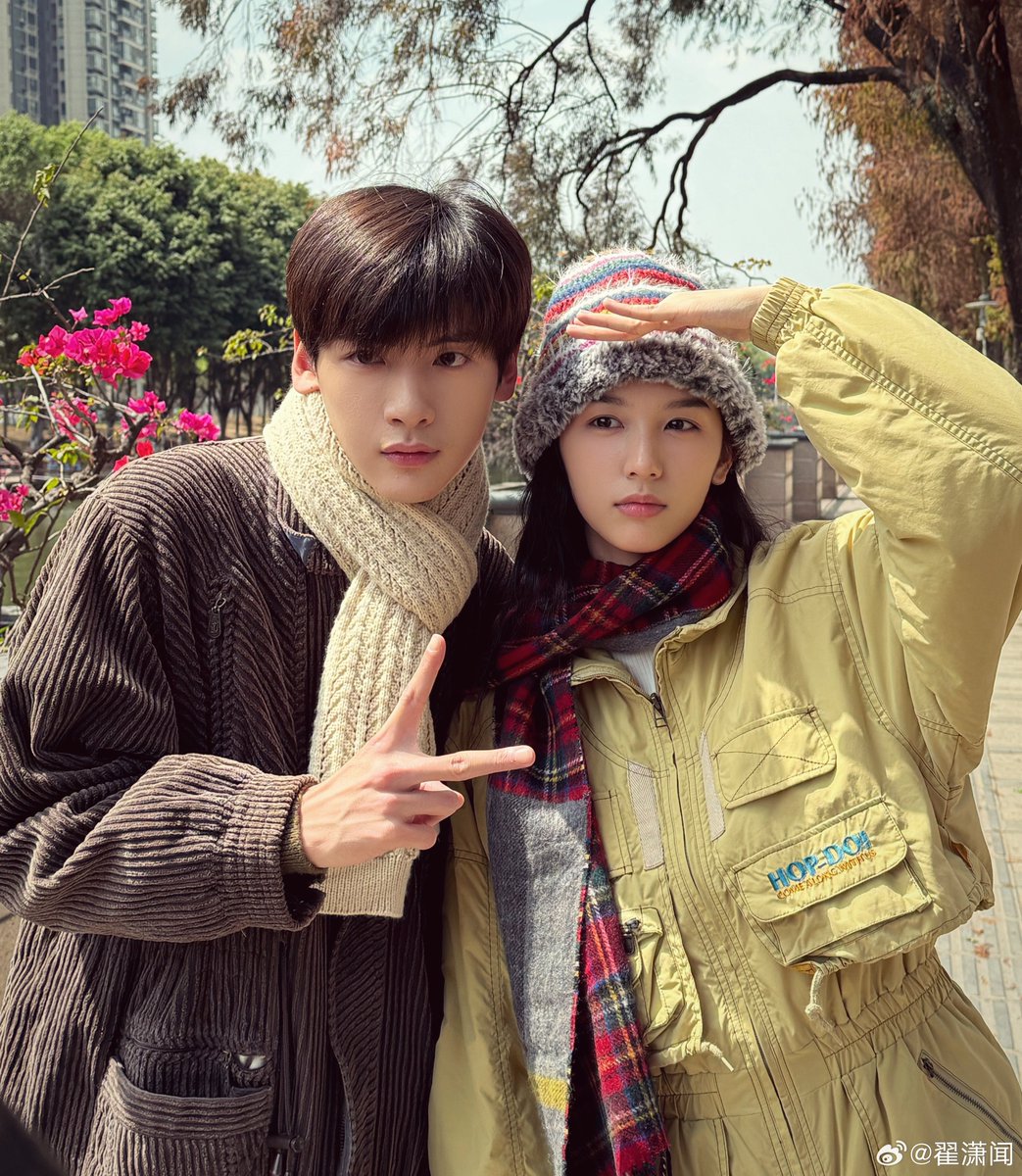 ForCdrama's tweet image. #ZhouYe #ZhaiXiaowen shared some pics to bid farewell to drama #DreamOfGoldenYears