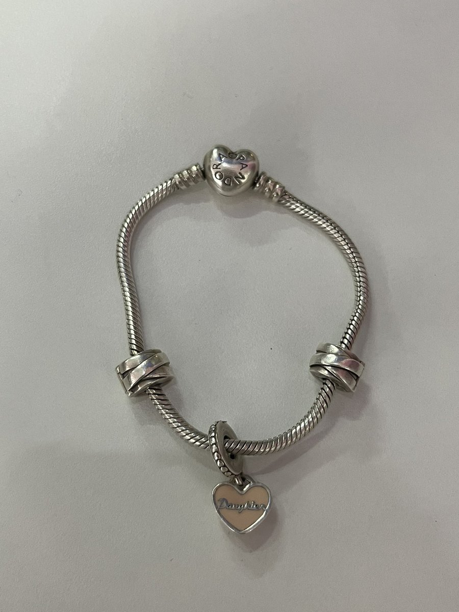 ยกเส้น 2400 ลดได้อีก ส่งฟรีค่ะ มีกล่องแค่กำไล ชาร์มไม่มีอปก. กทม.นัดรับได้เส้นบีเขียว ม.เกษตร
*กำไลเส้นนิ่ม ไซส์17

#pandora #ส่งต่อpandora #pandoraมือสอง #pandoraส่งต่อ #pandora #ส่งต่อแพนโดรา