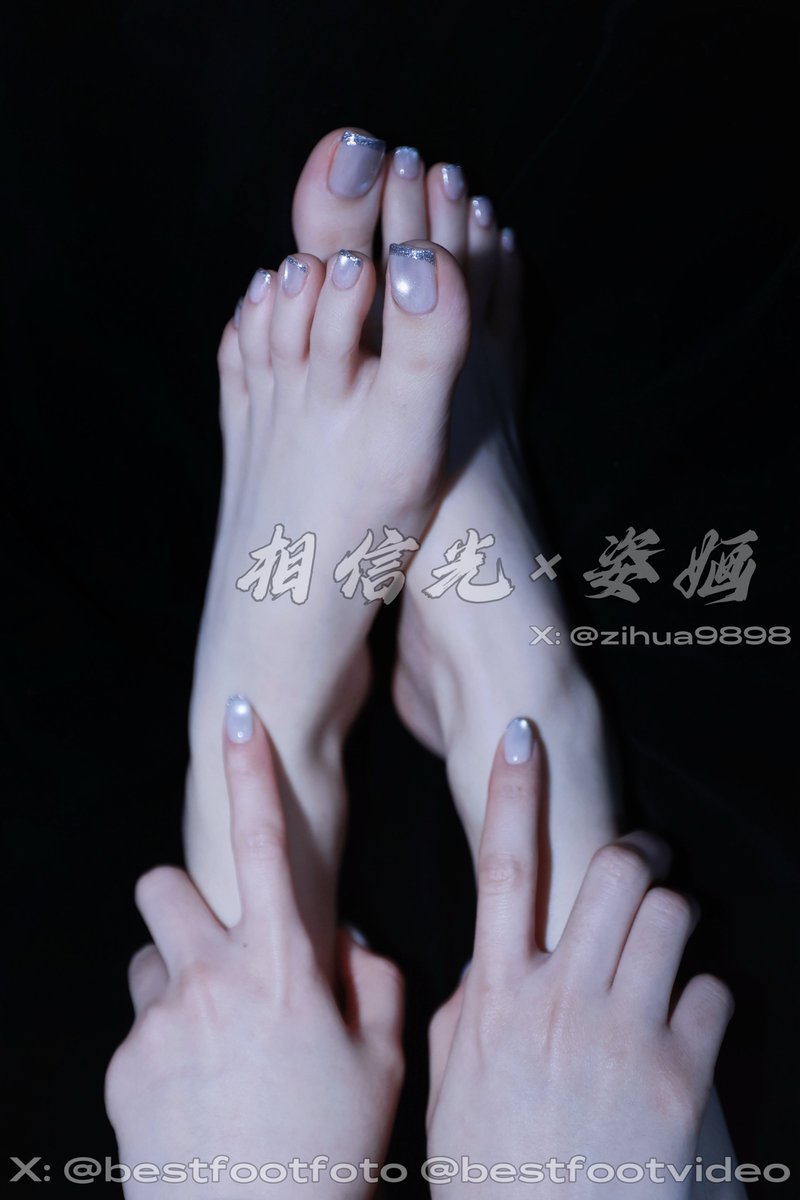 bestfootfoto's tweet photo. 如果沒有那一道鞋子的勒痕應該會被當成AI吧？ @zihua9898 https://t.co/p4jfUuv8rX
