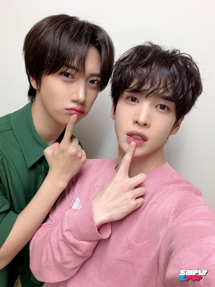 Introducing Simply K-Pop's brand new MC duo✨
Here comes ALLEN X WONJIN!
You know how it is, their chemistry is already brewing
🐧🐤

Make sure to check it out at 1 pm KST! ⏰

youtube.com/watch?v=Lk2MU1…

#CRAVITY #ALLEN #앨런 #WONJIN #원진
#SimplyKpop #심플리케이팝