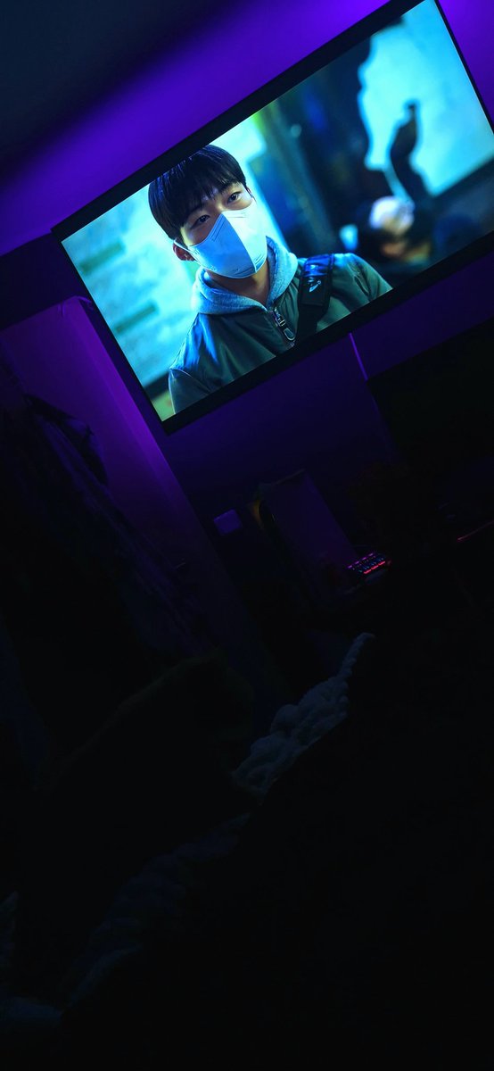 NekoSTYL's tweet photo. Ich liebe es, mit meinen Katzen auf dem Bett zu liegen und Serien zu schauen 💜 https://t.co/PuSe8LEsGI