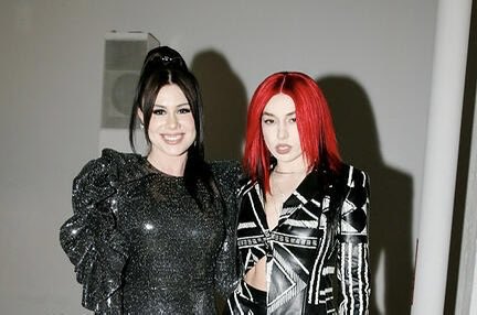 iris amelia tweet media