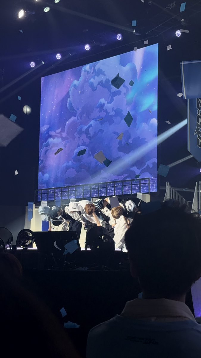 youngeeej's tweet photo. 영재 이틀동안 수고햇아!!!
덕분에 너무너무 행복했더요♡♡ https://t.co/OcOWxWZhfD