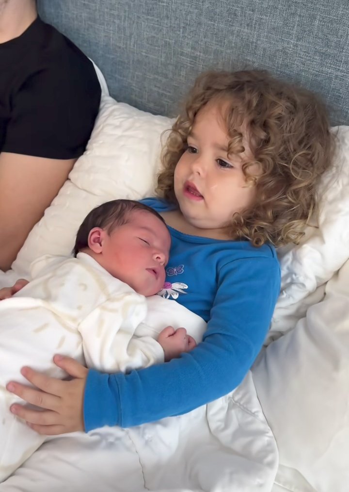 Gaby 💛 | Atomicfamily tweet media