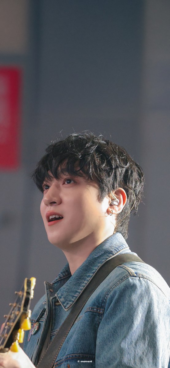 혹시나 아이폰 배경화면 하실 분들을 위해
배경을 늘려봤어요ᰔᩚ