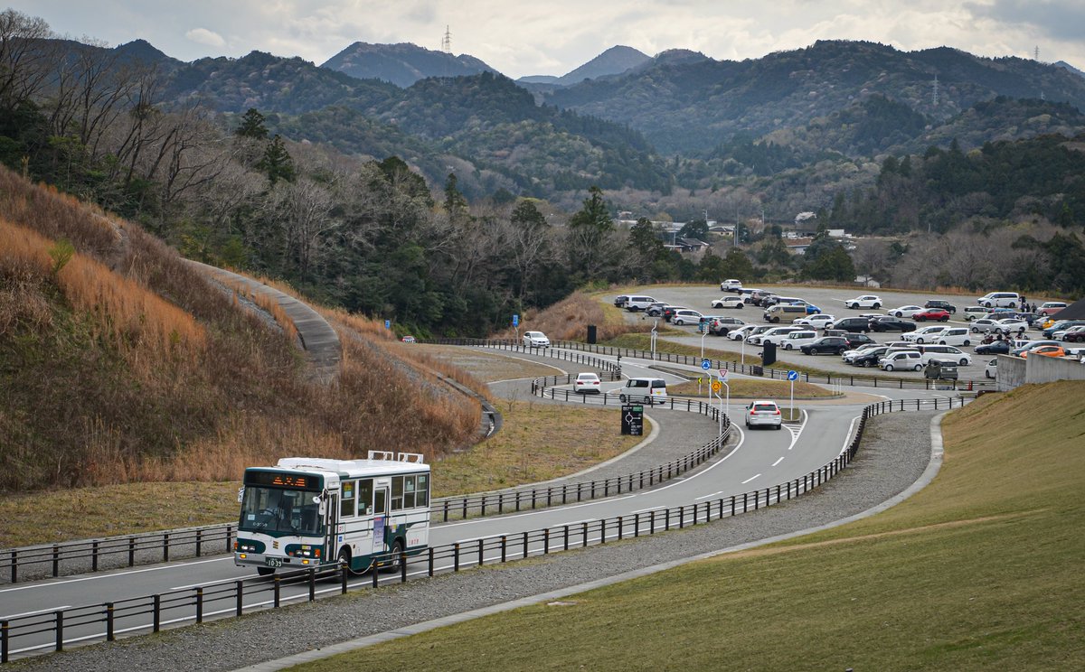 Xjapantoshi2's tweet image. 先日、三重交通のジャーニーKを起用した貸切会に参加させて頂きました。

自分にとって初の三重県、初のジャーニKーでした！楽しかったです✨️

三重交通C-3255/C-3258
         (KC-LR333F改)

主催者様、その他関係者の皆様、ありがとうございました。
#ラスト幕ジャーニーVISONへ誘えツアー
#VISON