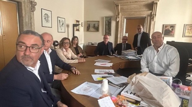 tuttoggi's tweet photo. Ospedale Terni, Bandecchi tira dritto sull’accordo di programma. Assenti Usl 2 e Proietti https://t.co/O8CwmhYKCX
#tuttoggi #Cronaca #Terni #accordodiprogramma #bandecchi #comunediterni #evidenza #nuovoospedale #ospedaleterni #proietti #regione #usl2 https://t.co/5eitN4YSDr