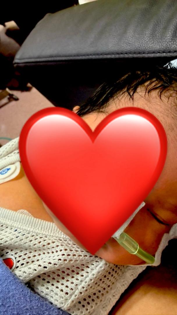 HADIAH TERAKHIR BUAT USTAZAH

Inilah bilik Ustazah bersama anaknya. Team nak bantu kali terakhir untuk penempatan baharu Ustazah

Ustazah perlu keluar kerana ahli rumah lain mengadu bayi menangis

Mari, kita hulurkan semampunya. Nurul, nanti doakan kami untuk ke syurga 🙏🏻