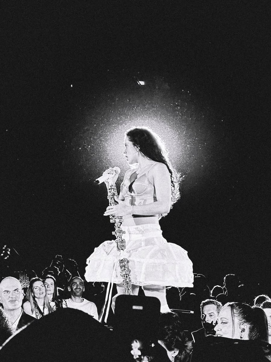 𝐫𝐨𝐬𝐚𝐥𝐢𝐚: 𝐩𝐨𝐫𝐭𝐮𝐠𝐚𝐥 tweet media