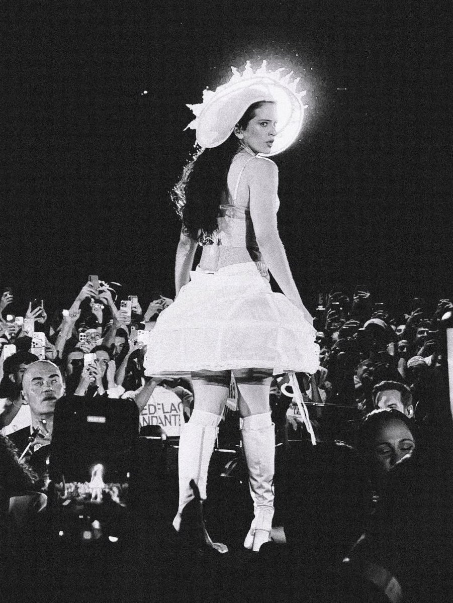 𝐫𝐨𝐬𝐚𝐥𝐢𝐚: 𝐩𝐨𝐫𝐭𝐮𝐠𝐚𝐥 tweet media