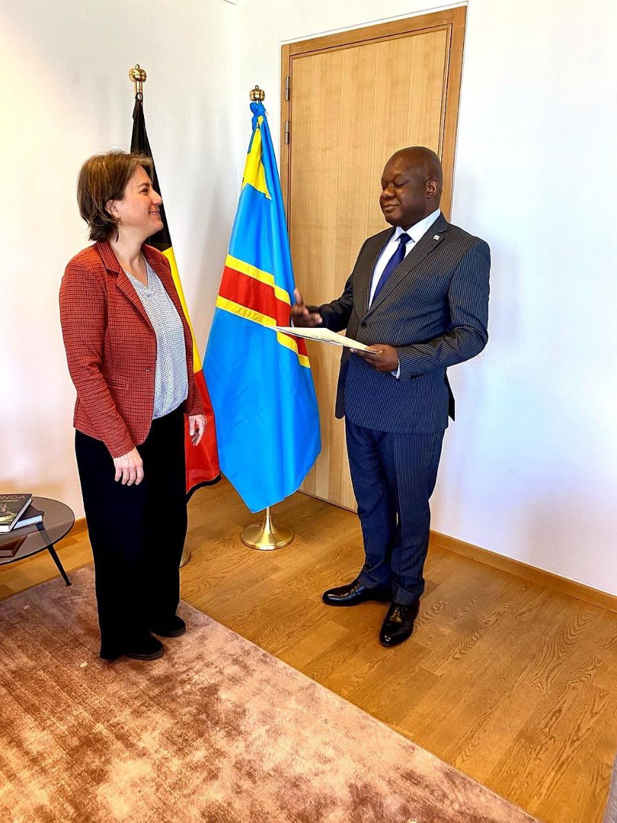 MinDiasporaRdc's tweet photo. Francophonie : la RDC entame sa tournée européenne depuis la Belgique et sollicite un soutien stratégique.

Arrivé ce jeudi 09 avril 2026 à Bruxelles dans le cadre de la tournée européenne, Son Excellence Monsieur @CrispinMbadu, Ministre délégué près le Ministre des Affaires étrangères chargé de la Francophonie et de la Diaspora congolaise, a entamé ses consultations diplomatiques de haut niveau.

Porteur d’un message de Son Excellence Monsieur le Président de la République, Chef de l’État, Félix-Antoine Tshisekedi Tshilombo, le Ministre a été reçu ce jour par Madame Theodora Gentzis, Présidente du Comité de direction du SPF Affaires étrangères, représentant le Vice-Premier Ministre et Ministre des Affaires étrangères, Maxime Prévot.

Au cœur des échanges : le plaidoyer de la République Démocratique du Congo en faveur de la candidature de Madame Juliana Amato Lumumba @JulianaLumb au poste de Secrétaire générale de l’Organisation internationale de la Francophonie @OIFrancophonie 

Au nom du Chef de l’État, le Ministre Crispin Mbadu a réaffirmé la volonté de la RDC de voir le Royaume de Belgique apporter un soutien déterminant à cette candidature, portée par une vision africaine ambitieuse pour une Francophonie de progrès, inclusive et tournée vers la jeunesse.

Partenaire historique de premier plan, le Royaume de Belgique occupe, par sa configuration institutionnelle singulière, une place stratégique au sein de l’espace francophone. La RDC salue son influence constructive et appelle à une convergence des positions pour renforcer le rôle de la Francophonie dans les grands équilibres internationaux.

Les échanges ont également porté sur la diaspora congolaise établie en Belgique, reconnue comme un acteur clé du rapprochement entre les deux nations et du rayonnement de la RDC à l’international.

Cette première étape à Bruxelles marque le lancement officiel de la tournée européenne du Ministre, dédiée à la mobilisation des soutiens en faveur de la candidature congolaise à la tête de la Francophonie.

#RDC #Francophonie #Diplomatie #JulianaLumumba #OIF #Belgique #DiasporaCongolaise #Cooperation #Kinshasa #Bruxelles 
@Presidence_RDC @PrimatureRDC @RDC_Minafet 
@GentzisTheodora @prevotmaxime