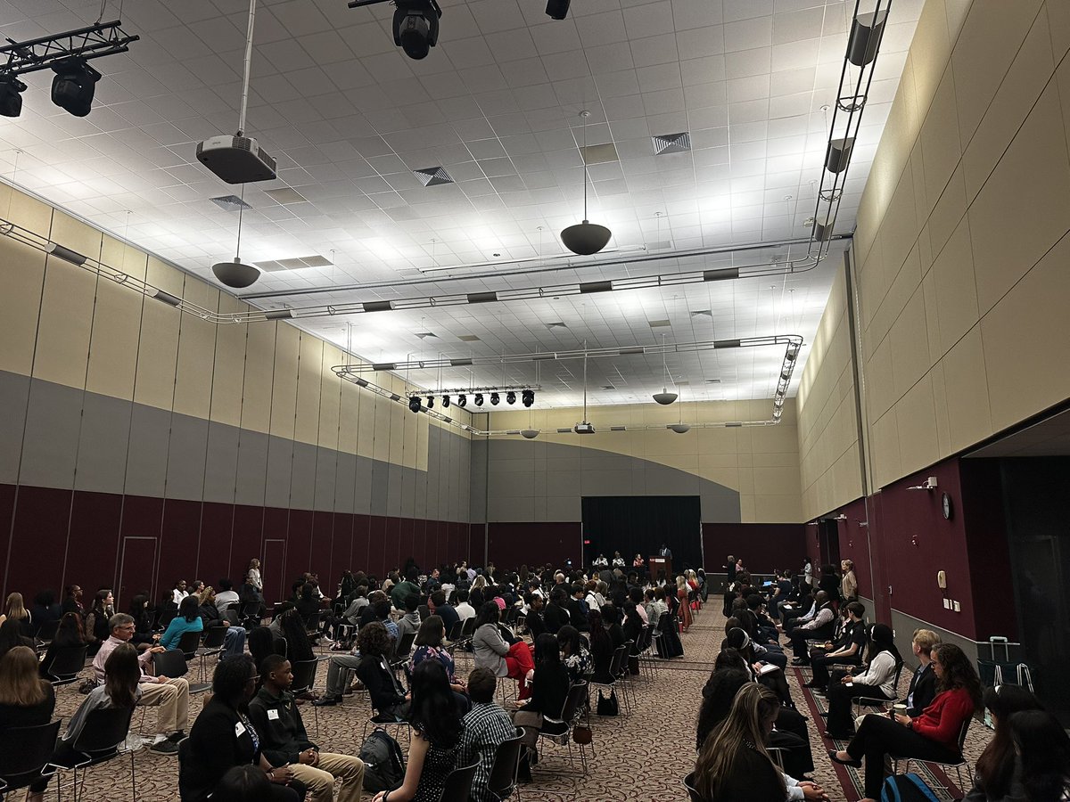 SRMHSCareers's tweet image. Kicking off the 1st rotating session  of the Great Xploration Career event w/Networking 101!  Over 190 students and 70 Business Professionals will be engaged in meaningful conversations of who they are &amp;amp; what they are looking to do! #Networking #CTEworks #buildingconnections