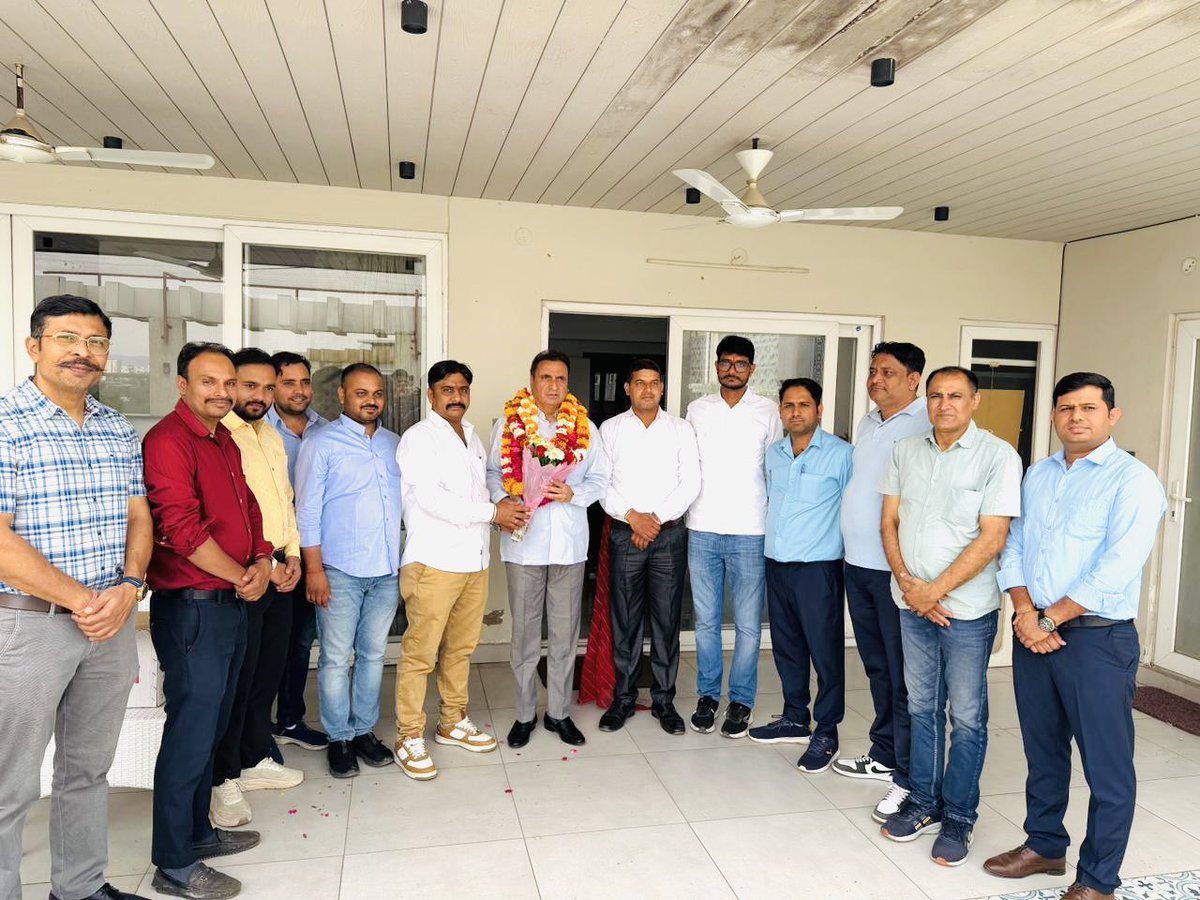 आरटीडीसी राजस्थान पूर्व चेयरमैन श्री धर्मेंद्र जी राठौड़ से सिविल लाइंस आवास पर टीम के साथ आत्मीय मुलाकात ।
<a href="/INCIndia/">Congress</a> 
<a href="/ashokgehlot51/">Ashok Gehlot</a> <a href="/INCRajasthan/">Rajasthan PCC</a>