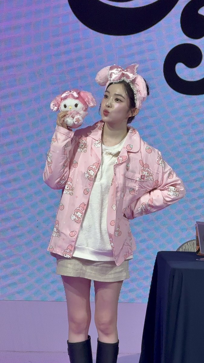 meowrene tweet media