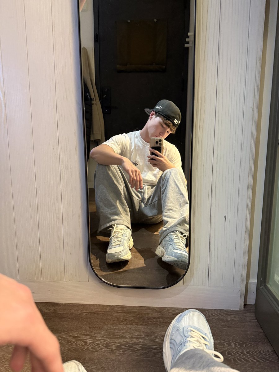 MASTER_0JUSTINE's tweet photo. I know this gets you weak, so kneel down🙇 and start worshipping 😈🤑
#findomuk #findomdrains #sneakerfetish #cashmaster #socksfetish $erve https://t.co/yjJkaiFP9i