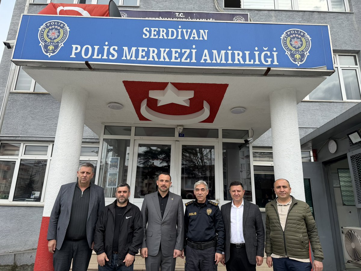 akpartiserdivan's tweet photo. Polis Haftası dolayısıyla, İlçe Başkanımız Sayın Yusuf Haldızoğlu ve yönetim kurulu üyelerimizle birlikte Serdivan Emniyet Müdürümüz Sayın İbrahim Aydoğan’ı makamında ziyaret ettik.

Nazik kabulleri ve samimi misafirperverlikleri için kendilerine teşekkür ediyoruz. https://t.co/XQBFpuvgFX
