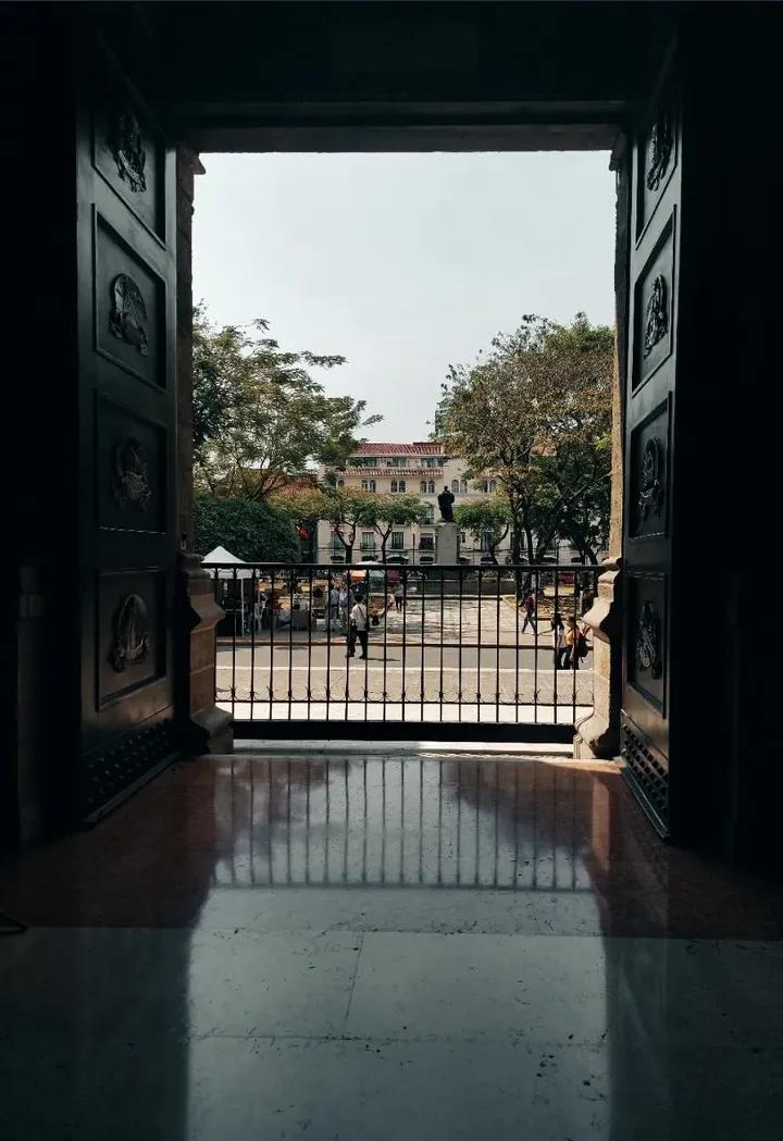 kenmaven259's tweet photo. Respect isn't automatic — general usage na ‘yan to say that it must be earned and is a two-way street.

Huwag mong bigyan ng "Okay Pass" yung ganyang behavior tol, they will just abuse it.

Cats gon’ take advantage and run game on you. https://t.co/4YCmTl7jIZ