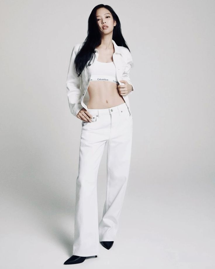 SinofPalma_'s tweet photo. ANG FANTASY KO TALAGA kay Ashtine mala ganitong photo shoot. imagine Ash in a high-fashion minimalist shoot like this clean, powerful and effortless tapos may HUGE billboard pa sa EDSA… like hello?? 🙏🙏 https://t.co/WRhclXC6YP
