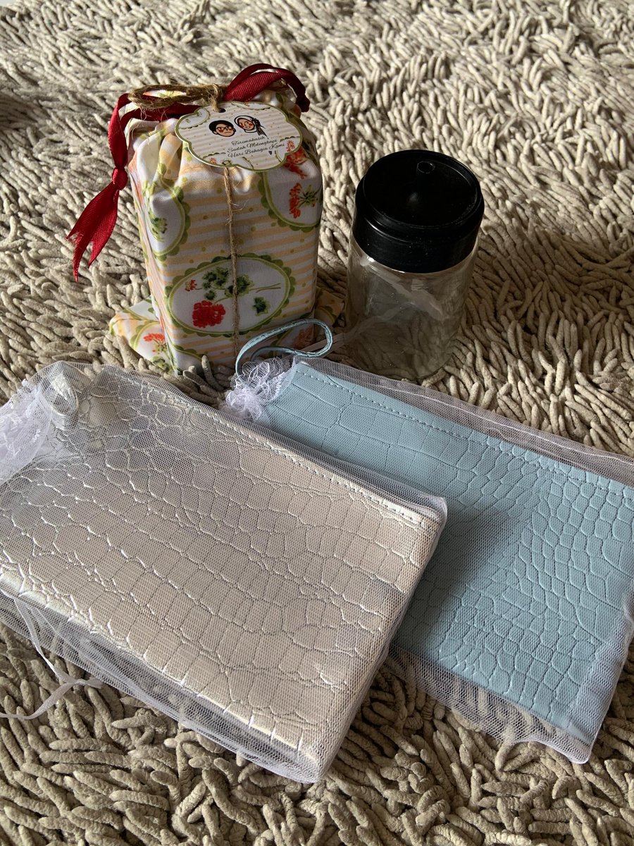 jacintha_box's tweet photo. Thank you Dien's Craft Jogja 🥰 lovely pouch sesuai warna yg aku request. 
Sodara ku ini emang jago bikin apa2, mau pesan2 boleh ya DM aku aja

#mantu
#suvenir https://t.co/e2d5VtBQ2p
