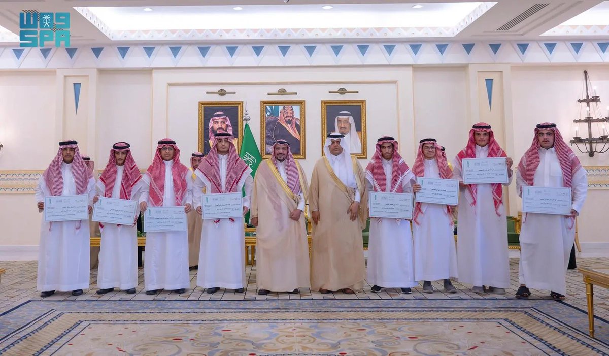 SPAregions's tweet photo. أمير منطقة القصيم يكرّم 38 طال��ًا وطالبة بجائزة وزارة التعليم "منافس".
https://t.co/R3aZQ7D8kb
#واس https://t.co/4JwJI1X42Z