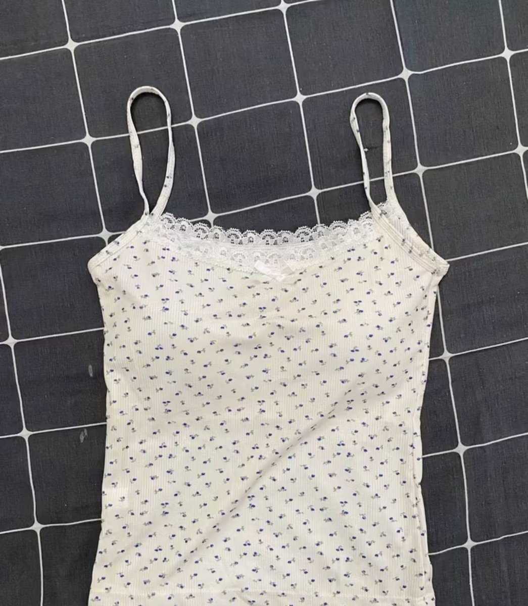 Deviphu31's tweet photo. halo gais aku mau nawarin barang preloved aku ada yg mau gak kalau minta dm yah,untuk lokasi di bali yah https://t.co/1zcM5atZl9