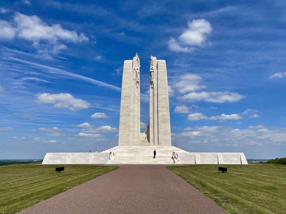 Kevin Vuong 🇨🇦 tweet media