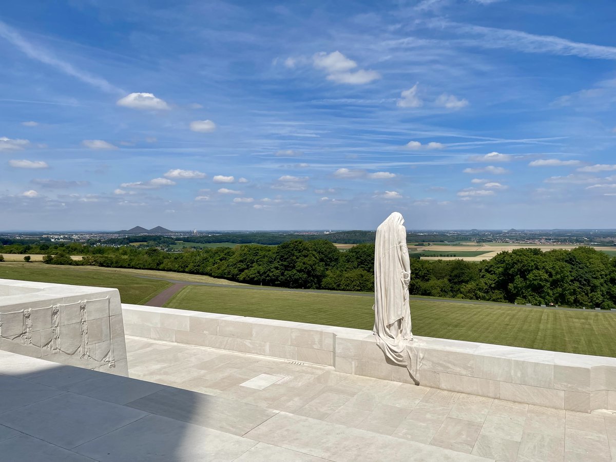 Kevin Vuong 🇨🇦 tweet media