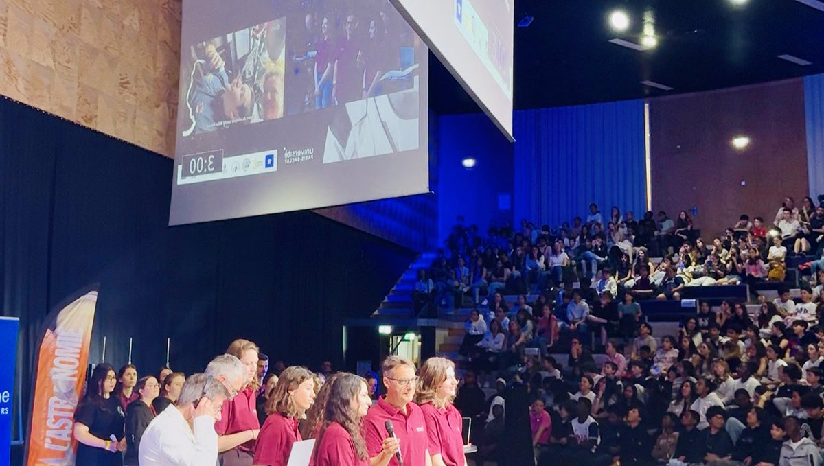 Près de 700 collégiens, lycéens, étudiants, une astronaute et des étoiles plein les yeux. 

Merci à <a href="/sretailleau/">Sylvie Retailleau</a> <a href="/ParisSaclay/">ParisSaclay</a> et <a href="/centralesupelec/">CentraleSupélec</a> pour ce contact inoubliable avec <a href="/Soph_astro/">Adenot Sophie</a> depuis l’<a href="/Space_Station/">International Space Station</a>. 

A tous les jeunes présents aujourd’hui, votre  curiosité,