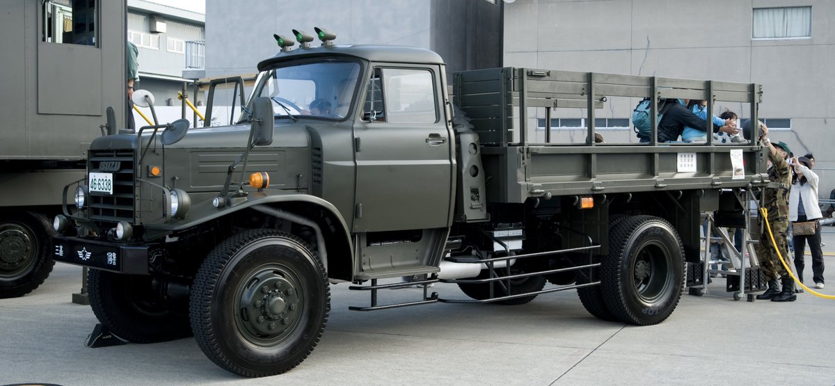なんか見覚えあると思ったら少し前に話題なった空自の2トン半やんけ！