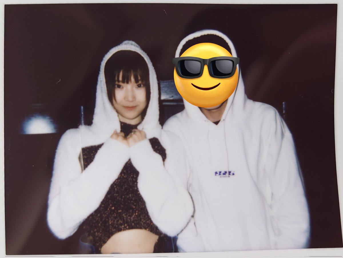 T_BiSHWHYZ's tweet photo. 衣装っぽく無くて好き！！

#ExWHYZリキッド  #mikina_ExWHYZ
#maho_ExWHYZ
#本日のちぇきな  #まほのおチェキ https://t.co/LrUXeDypqf